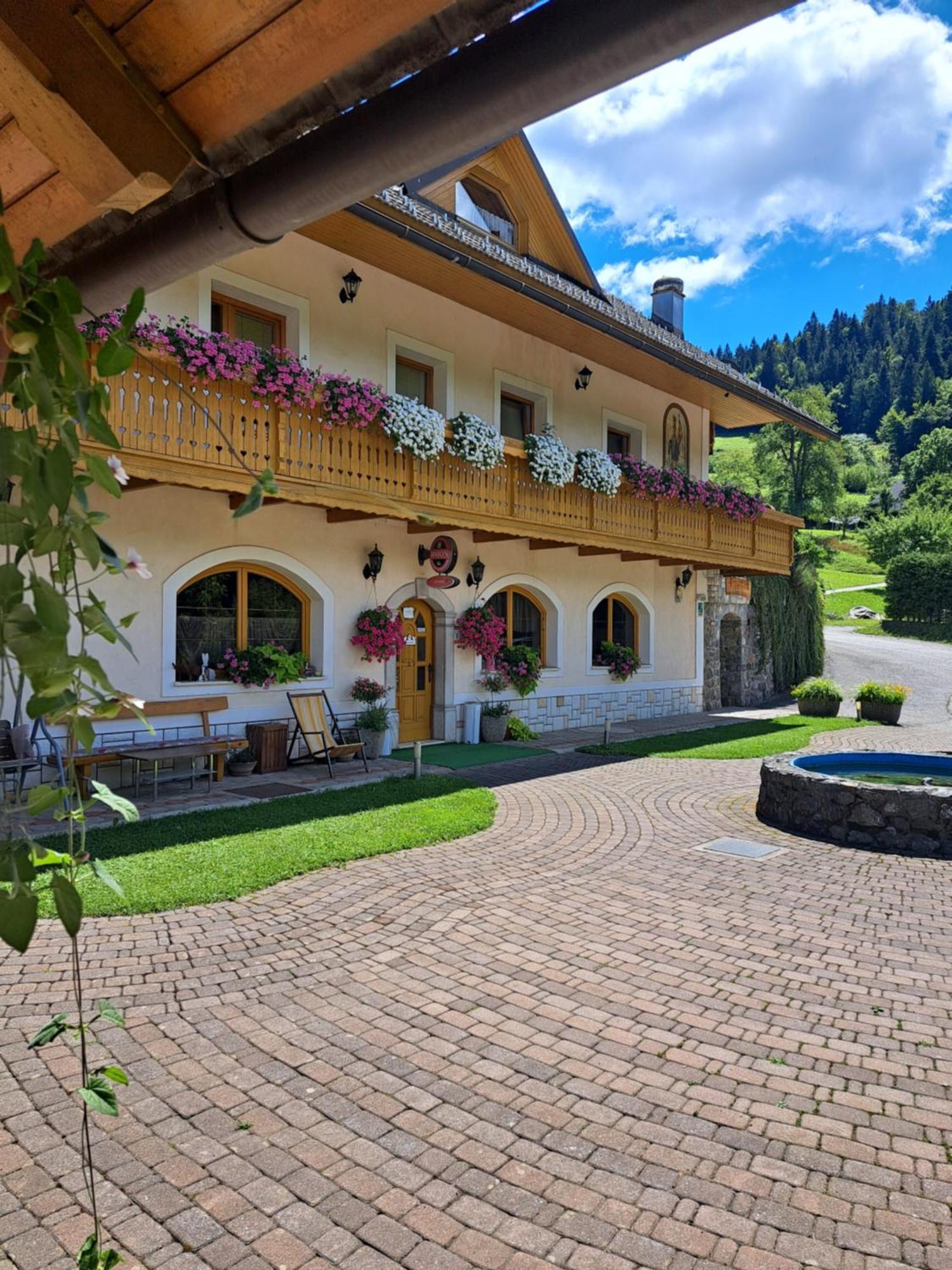 Guest House Kveder Škofja Loka Exterior foto